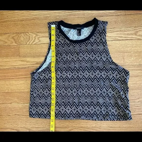 Forever 21 Tank Top Women’s Small Geometric Print Cropped Sleeveless Shirt New - Picture 3 of 4